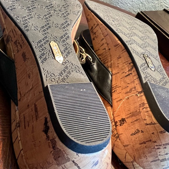 Like new Vionic Aruba sandal sz 7 - Picture 10 of 11